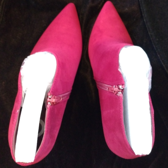 Journee Collection Demmi Red ankle booties NIB sz 8 - Picture 3 of 9